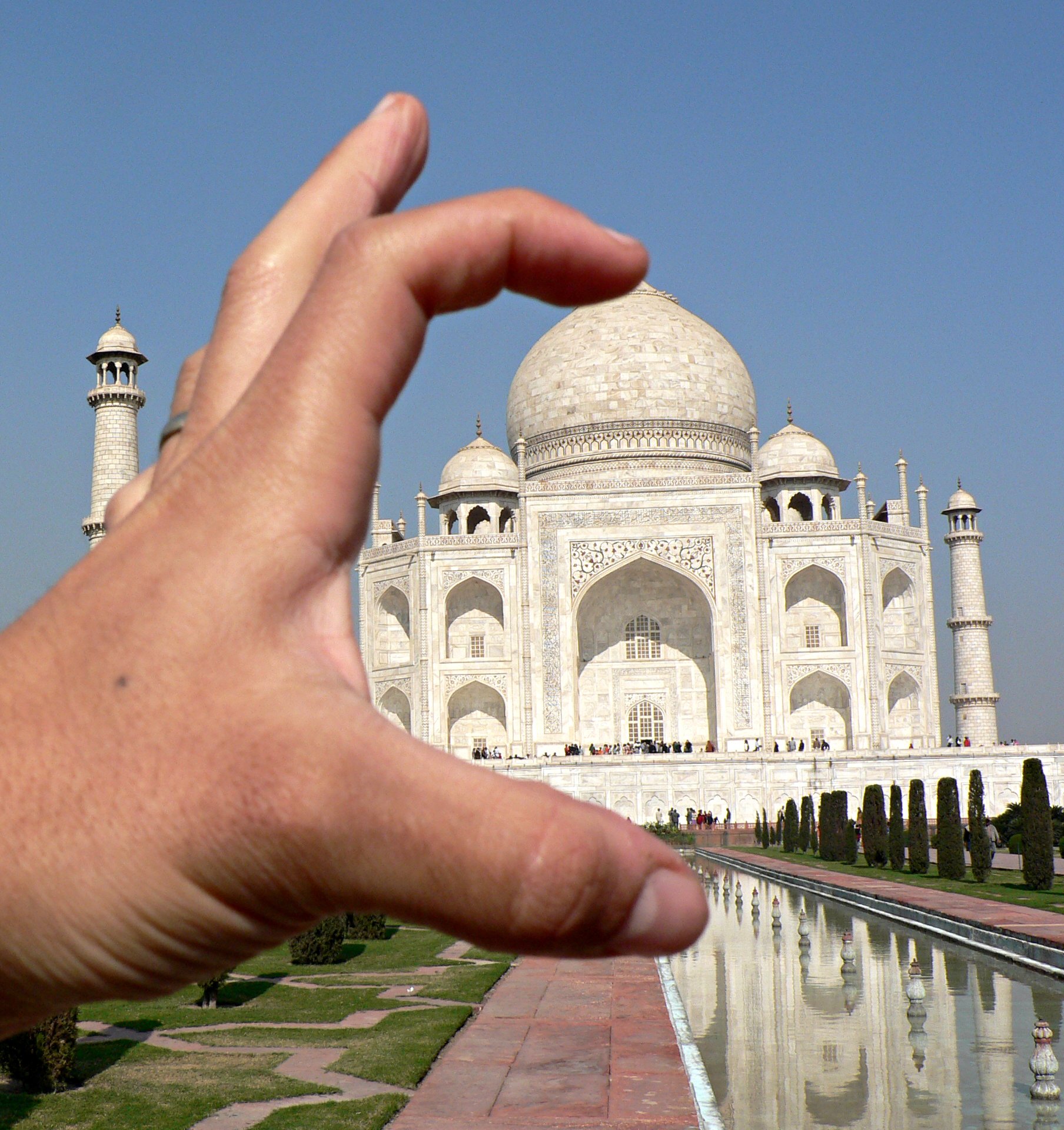 Why were the builders of the taj mahal hands cut off